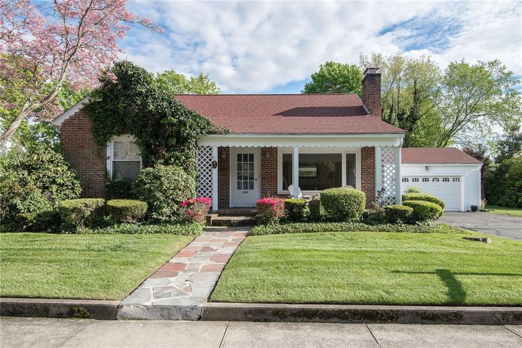 21 Dyer St, Warren, RI 02885 photo 1