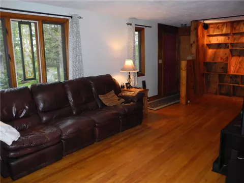 8 Powhatan Ave, Coventry, RI 02816 photo 3