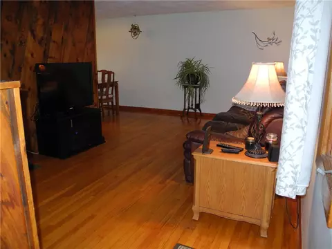 8 Powhatan Ave, Coventry, RI 02816 photo 5
