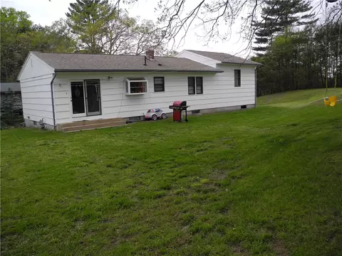 8 Powhatan Ave, Coventry, RI 02816 photo 2