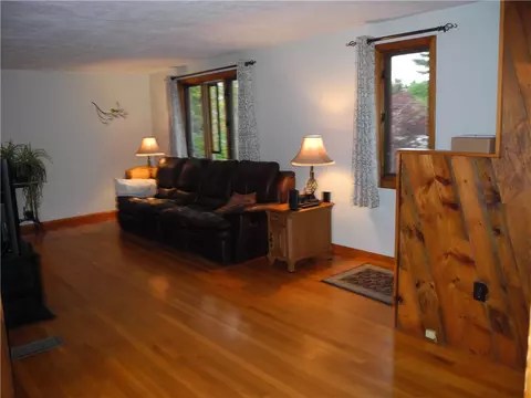 8 Powhatan Ave, Coventry, RI 02816 photo 4