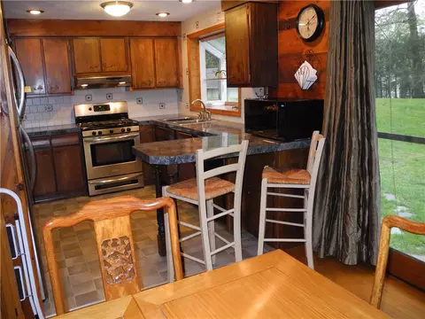 8 Powhatan Ave, Coventry, RI 02816 photo 7