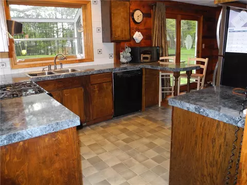 8 Powhatan Ave, Coventry, RI 02816 photo 6