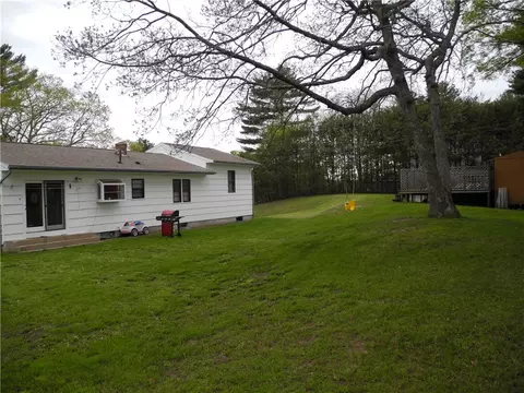 8 Powhatan Ave, Coventry, RI 02816 photo 13