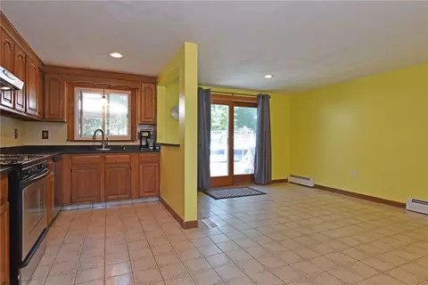 94 Harmony Ct, Warwick, RI 02889 photo 8