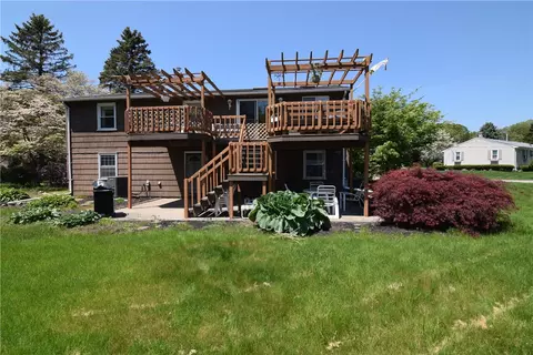 86 Oberlin Dr, Warwick, RI 02886 photo 2