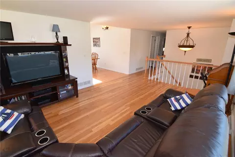 86 Oberlin Dr, Warwick, RI 02886 photo 13