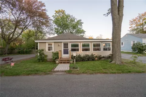 96 Ryan Ave, Warwick, RI 02889 photo 3