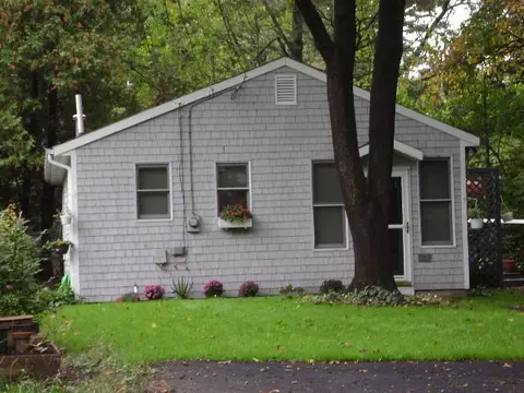 111 Midget Ave, Warwick, RI 02886 photo 1