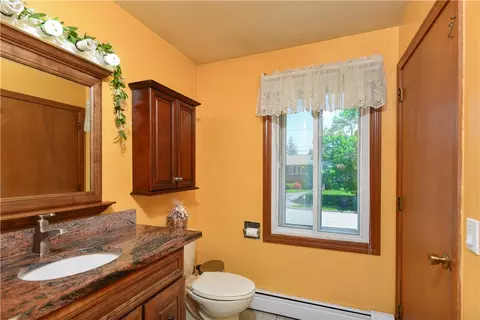 23 Jonathan Ct, Warwick, RI 02888 photo 4