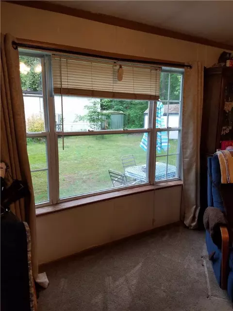 41 Maplewood Dr, Mapleville, RI 02839 photo 8