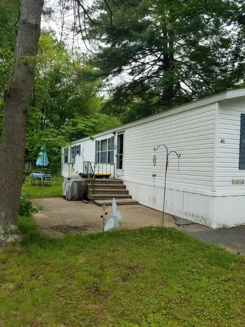 41 Maplewood Dr, Mapleville, RI 02839 photo 1