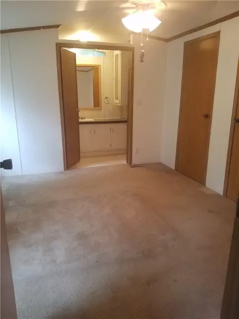 41 Maplewood Dr, Mapleville, RI 02839 photo 9
