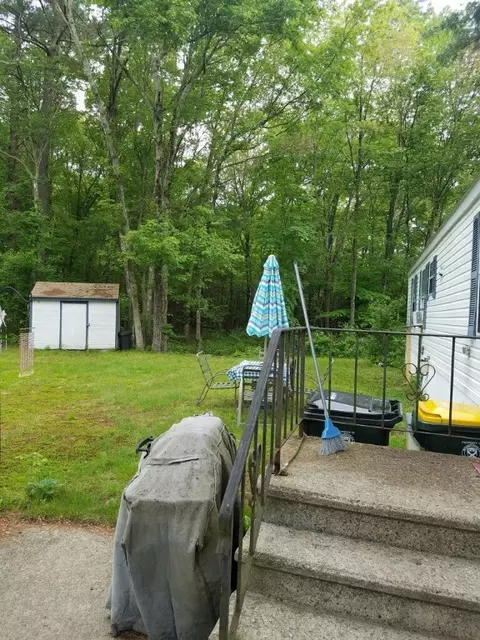 41 Maplewood Dr, Mapleville, RI 02839 photo 4