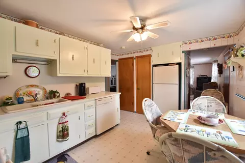 89 Woodhaven Rd, Woonsocket, RI 02895 photo 9