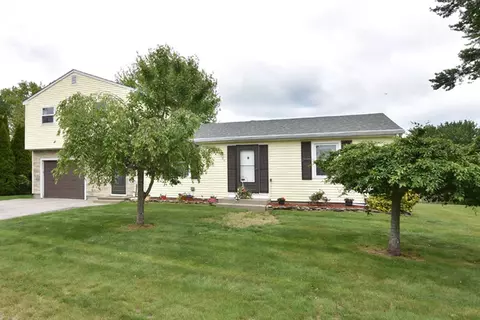 89 Woodhaven Rd, Woonsocket, RI 02895 photo 2