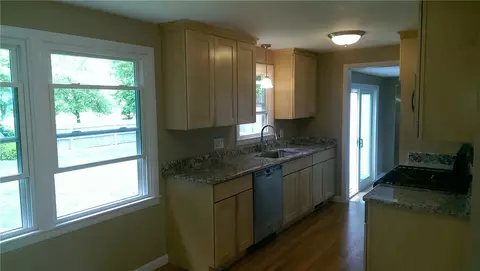 98 Grassy Plain Rd, East Providence, RI 02915 photo 3