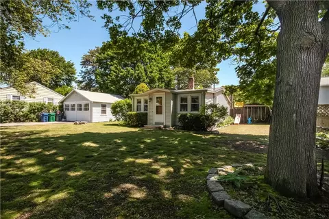 52 Hawksley Ave, Warwick, RI 02889 photo 2