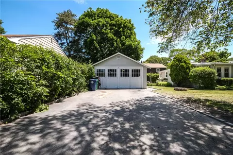 52 Hawksley Ave, Warwick, RI 02889 photo 3