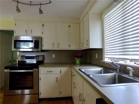 12 Cedar Dr, Bristol, RI 02809 photo 5