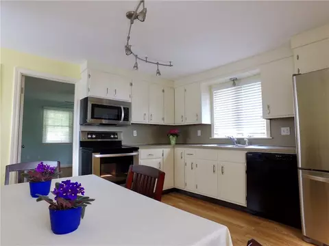 12 Cedar Dr, Bristol, RI 02809 photo 4