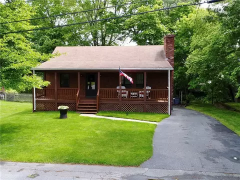 12 Cedar Dr, Bristol, RI 02809 photo 2