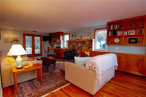 19 Knowles Ave, Westerly, RI 02891 photo 9
