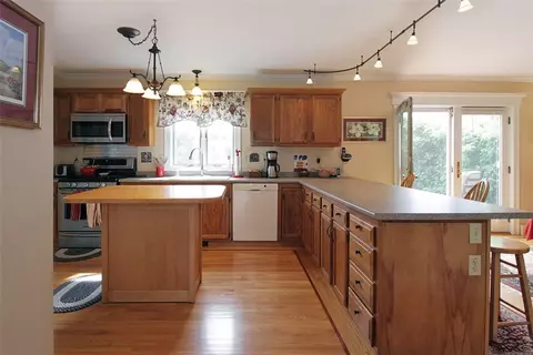90 Morrison Ave, Middletown, RI 02842 photo 7