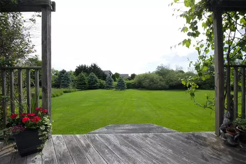 90 Morrison Ave, Middletown, RI 02842 photo 2