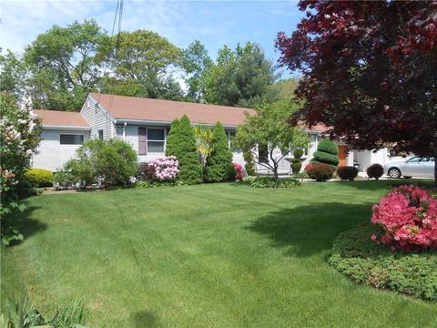 115 Circuit Dr, Warwick, RI 02889 photo 1