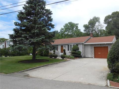 115 Circuit Dr, Warwick, RI 02889 photo 2