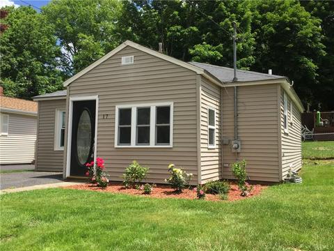 17 Newton St, Woonsocket, RI 02895 photo 2