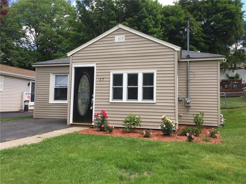 17 Newton St, Woonsocket, RI 02895 photo 3