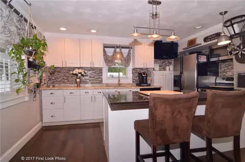 396 Maple St, Warwick, RI 02888 photo 6