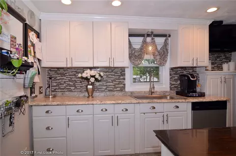 396 Maple St, Warwick, RI 02888 photo 7