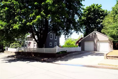 76 Division St, Woonsocket, RI 02895 photo 4
