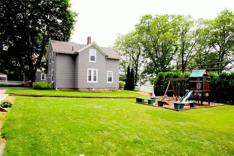 76 Division St, Woonsocket, RI 02895 photo 17