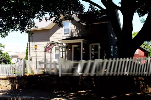 76 Division St, Woonsocket, RI 02895 photo 5
