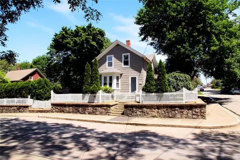 76 Division St, Woonsocket, RI 02895 photo 6