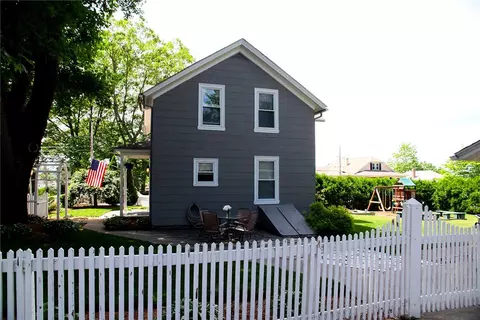 76 Division St, Woonsocket, RI 02895 photo 11