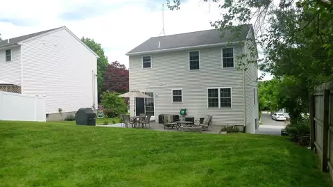 86 Beacon Ave, Woonsocket, RI 02895 photo 3