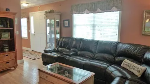 86 Beacon Ave, Woonsocket, RI 02895 photo 17