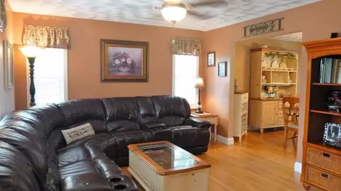 86 Beacon Ave, Woonsocket, RI 02895 photo 16