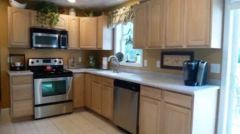 86 Beacon Ave, Woonsocket, RI 02895 photo 9