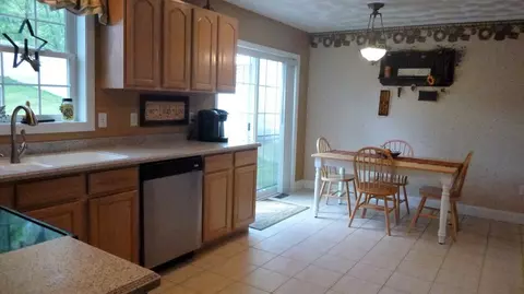 86 Beacon Ave, Woonsocket, RI 02895 photo 11