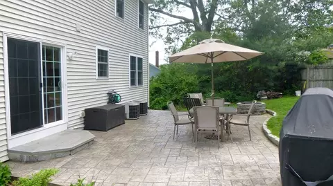86 Beacon Ave, Woonsocket, RI 02895 photo 4