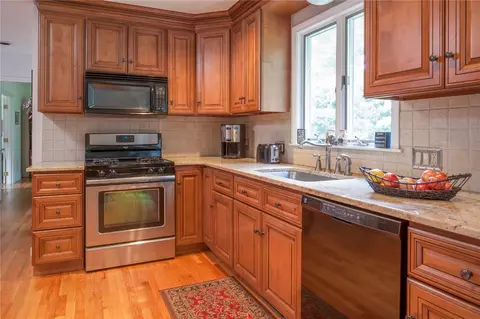65 Contour Rd, Warwick, RI 02886 photo 9