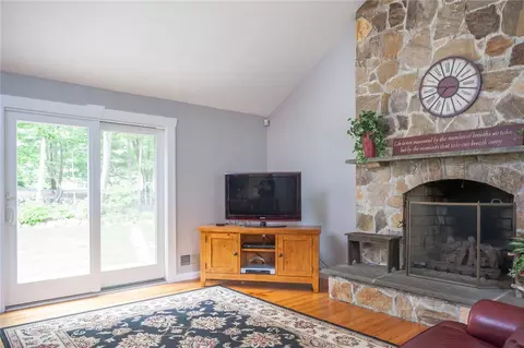 65 Contour Rd, Warwick, RI 02886 photo 5