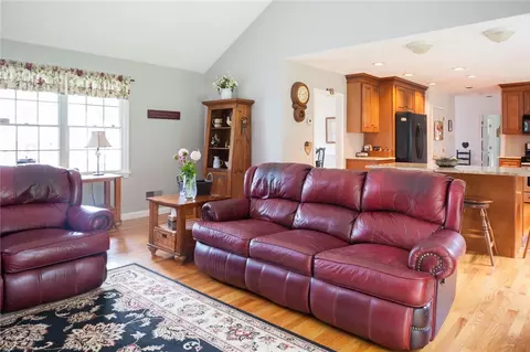 65 Contour Rd, Warwick, RI 02886 photo 6