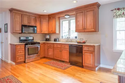 65 Contour Rd, Warwick, RI 02886 photo 8